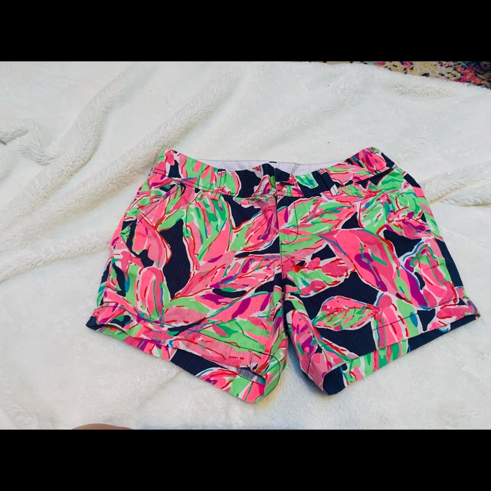 Sold EUC Lilly Pulitzer size 6 Callahan shorts